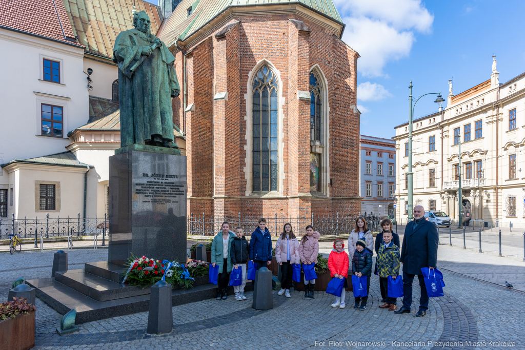 Pomnik Dietla, złożenie kwiatów, św. Józef, patron, święto Krakowa, Józef Dietl, Majchrowski  Autor: P. Wojnarowski