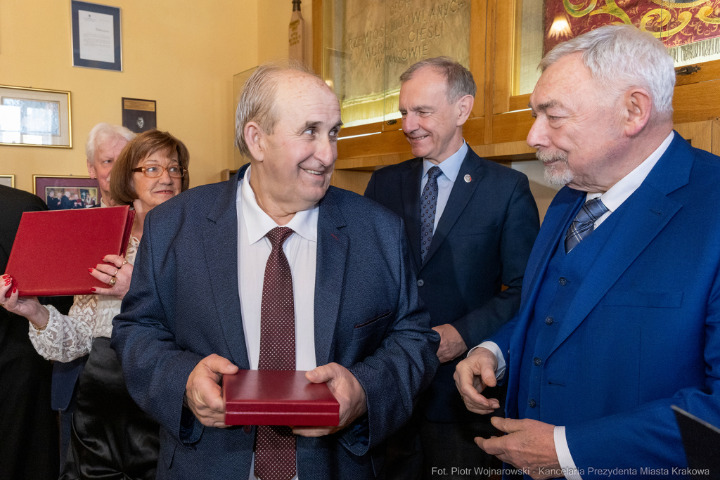 wręczenie, medal św. Józefa, Majchrowski, zasłużeni dla Krakowa, Święto Patrona Miasta  Autor: P. Wojnarowski