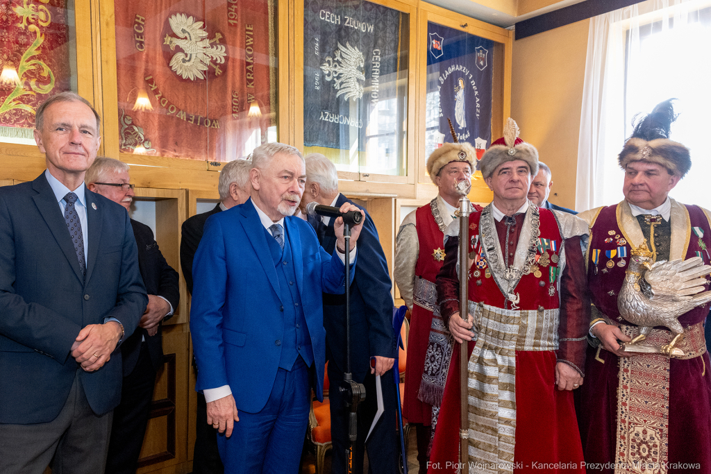 wręczenie, medal św. Józefa, Majchrowski, zasłużeni dla Krakowa, Święto Patrona Miasta  Autor: P. Wojnarowski