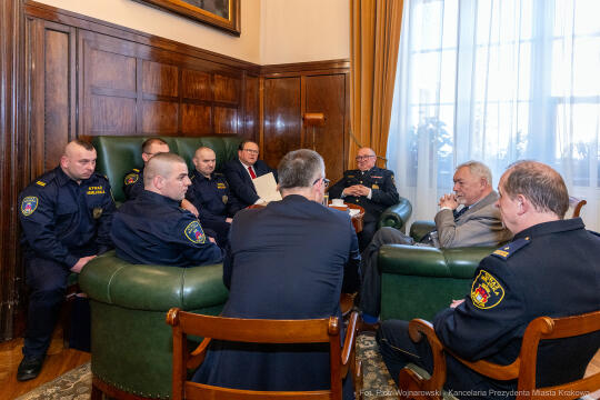 straż miejska, bohaterzy, ratunek, strażnicy, most Grunwaldzki