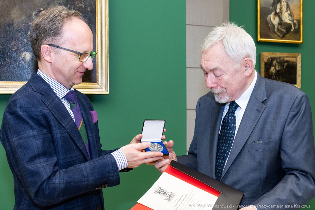 Muzeum Narodowe, Szczerski, Majchrowski, medal, z wyrazem wdzięczności, Sukiennice  Autor: P. Wojnarowski