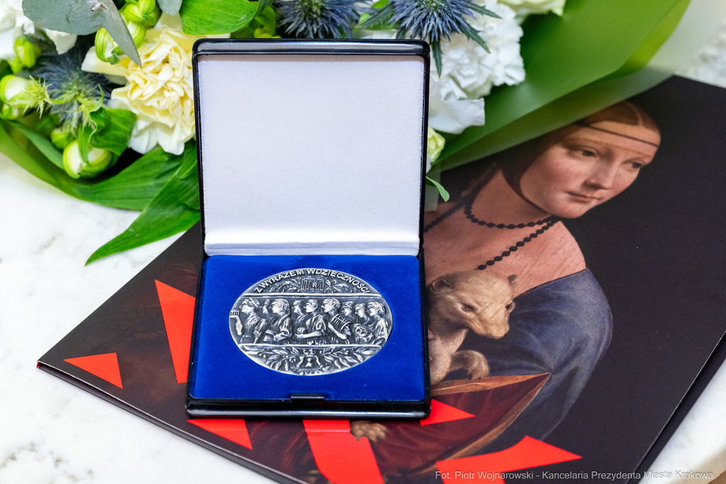 Muzeum Narodowe, Szczerski, Majchrowski, medal, z wyrazem wdzięczności, Sukiennice  Autor: P. Wojnarowski