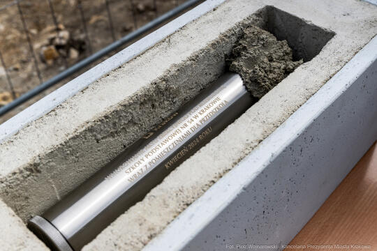 Tyniecka, SP 54, Szkoła Podstawowa nr 54, akt erekcyjny, rozbudowa, Kulig, Kraków, Chamielec Iwona