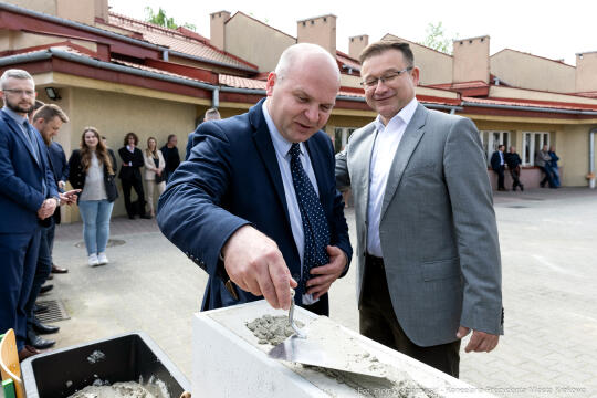 Tyniecka, SP 54, Szkoła Podstawowa nr 54, akt erekcyjny, rozbudowa, Kulig, Kraków, Chamielec Iwona