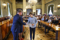 Laur Olimpijski, dyplomy, zdolni uczniowie, szkoły podstawowe, wręczenie, Buszek, Korfel-Jasińska