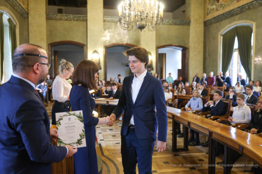 Laur Olimpijski, dyplomy, zdolni uczniowie, szkoły podstawowe, wręczenie, Buszek, Korfel-Jasińska