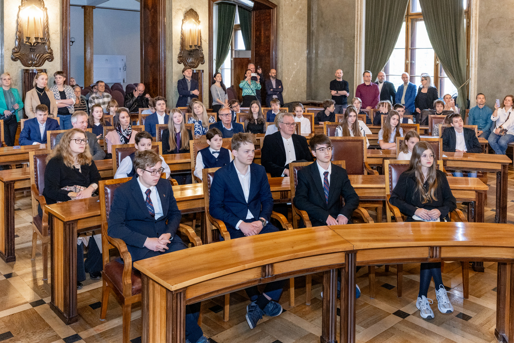 Laur Olimpijski, dyplomy, zdolni uczniowie, szkoły podstawowe, wręczenie, Buszek, Korfel-Jasińska  Autor: P. Wojnarowski