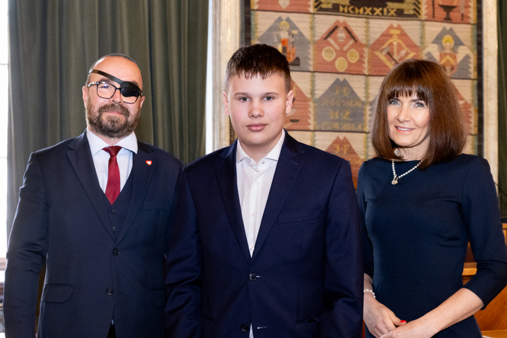 Laur Olimpijski, dyplomy, zdolni uczniowie, szkoły podstawowe, wręczenie, Buszek, Korfel-Jasińska  Autor: P. Wojnarowski