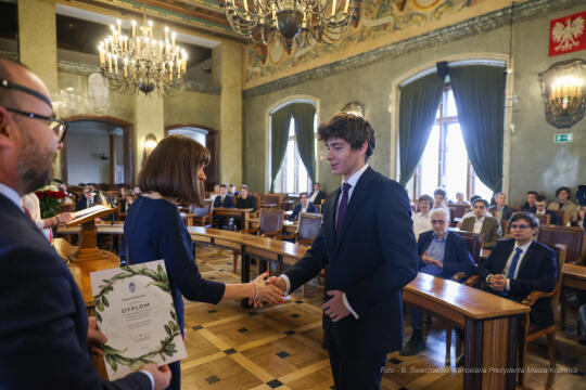 Laur Olimpijski, dyplomy, zdolni uczniowie, szkoły podstawowe, wręczenie, Buszek, Korfel-Jasińska