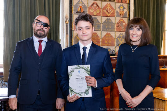 Laur Olimpijski, dyplomy, zdolni uczniowie, szkoły ponadpodstawowe, wręczenie, Buszek, Korfel-Jasi