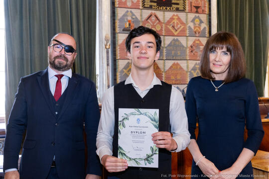 Laur Olimpijski, dyplomy, zdolni uczniowie, szkoły ponadpodstawowe, wręczenie, Buszek, Korfel-Jasi