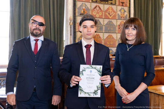 Laur Olimpijski, dyplomy, zdolni uczniowie, szkoły ponadpodstawowe, wręczenie, Buszek, Korfel-Jasi
