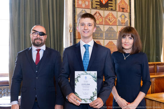 Laur Olimpijski, dyplomy, zdolni uczniowie, szkoły ponadpodstawowe, wręczenie, Buszek, Korfel-Jasi