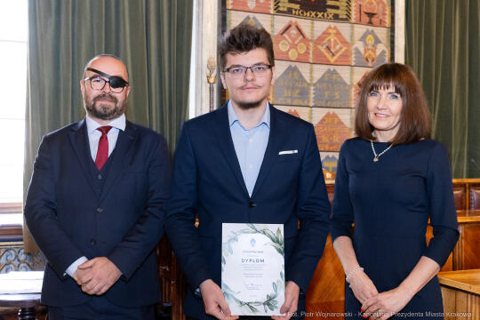 Laur Olimpijski, dyplomy, zdolni uczniowie, szkoły ponadpodstawowe, wręczenie, Buszek, Korfel-Jasi
