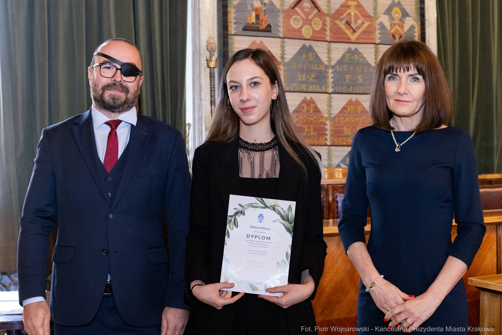 Laur Olimpijski, dyplomy, zdolni uczniowie, szkoły ponadpodstawowe, wręczenie, Buszek, Korfel-Jasi  Autor: P. Wojnarowski