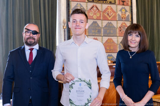 Laur Olimpijski, dyplomy, zdolni uczniowie, szkoły ponadpodstawowe, wręczenie, Buszek, Korfel-Jasi
