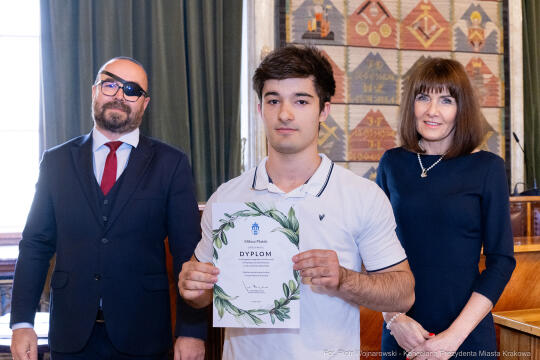 Laur Olimpijski, dyplomy, zdolni uczniowie, szkoły ponadpodstawowe, wręczenie, Buszek, Korfel-Jasi