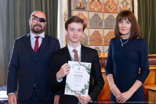 Laur Olimpijski, dyplomy, zdolni uczniowie, szkoły ponadpodstawowe, wręczenie, Buszek, Korfel-Jasi