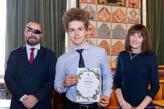 Laur Olimpijski, dyplomy, zdolni uczniowie, szkoły ponadpodstawowe, wręczenie, Buszek, Korfel-Jasi