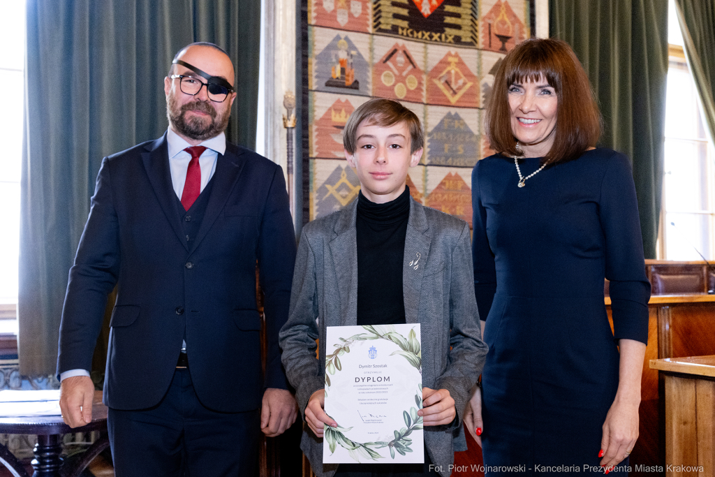 Laur Olimpijski, dyplomy, zdolni uczniowie, szkoły ponadpodstawowe, wręczenie, Buszek, Korfel-Jasi  Autor: P. Wojnarowski