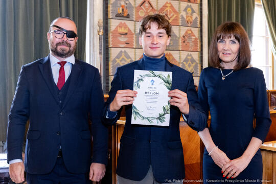 Laur Olimpijski, dyplomy, zdolni uczniowie, szkoły ponadpodstawowe, wręczenie, Buszek, Korfel-Jasi