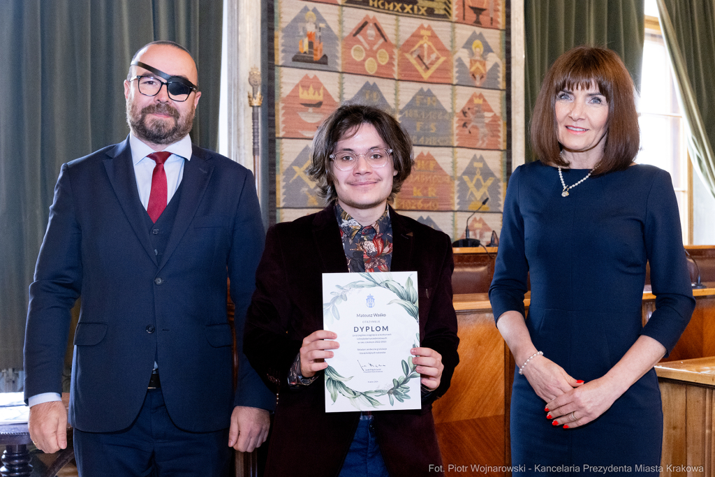 Laur Olimpijski, dyplomy, zdolni uczniowie, szkoły ponadpodstawowe, wręczenie, Buszek, Korfel-Jasi  Autor: P. Wojnarowski