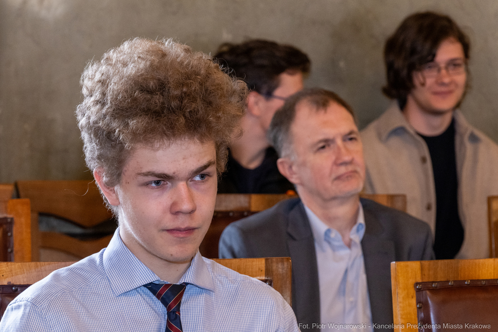 Laur Olimpijski, dyplomy, zdolni uczniowie, szkoły ponadpodstawowe, wręczenie, Buszek, Korfel-Jasi  Autor: P. Wojnarowski