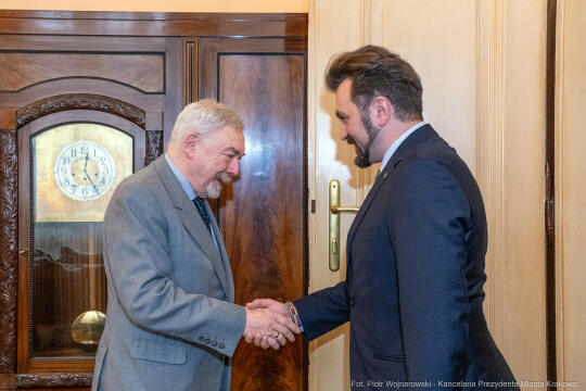 Majchrowski, Andriy Oliynyk, Ukrainiec, Krakowskie Koło Związku Ukraińców, odznaka, łuski