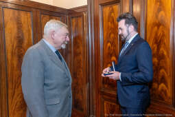 Majchrowski, Andriy Oliynyk, Ukrainiec, Krakowskie Koło Związku Ukraińców, odznaka, łuski