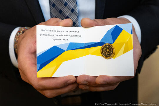 Majchrowski, Andriy Oliynyk, Ukrainiec, Krakowskie Koło Związku Ukraińców, odznaka, łuski