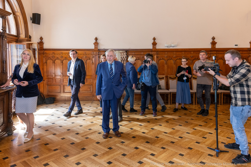 portret, Majchrowski, zawieszenie, portrety prezydentów, Sala Kupiecka, galeria prezydencka  Autor: P. Wojnarowski