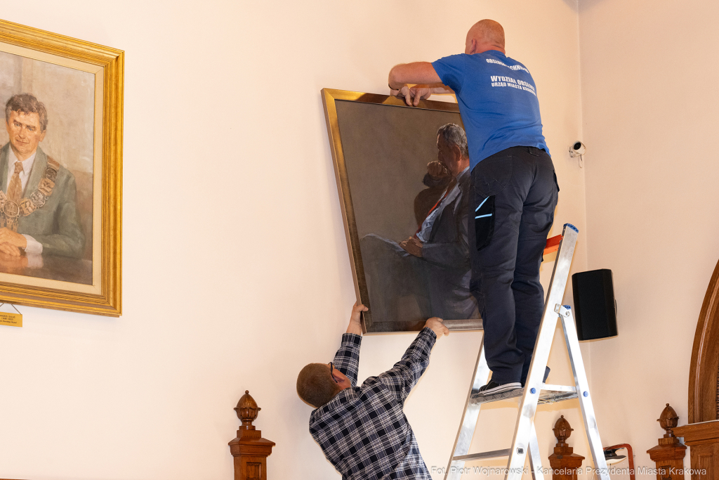portret, Majchrowski, zawieszenie, portrety prezydentów, Sala Kupiecka, galeria prezydencka  Autor: P. Wojnarowski