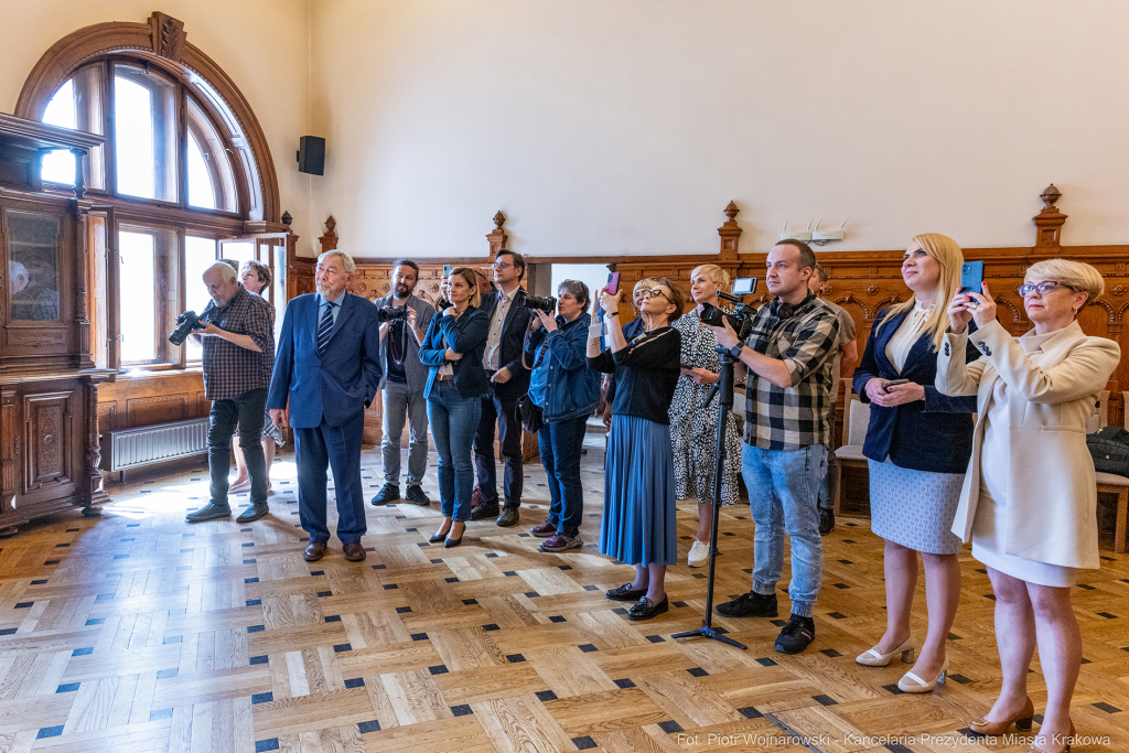 portret, Majchrowski, zawieszenie, portrety prezydentów, Sala Kupiecka, galeria prezydencka  Autor: P. Wojnarowski