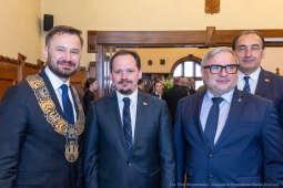 umk_0194.jpg-Aleksander Miszalski, gratulacje, prezydent, goście, zaprzysiężenie, ślubowanie