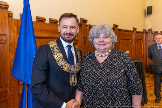umk_0268.jpg-Aleksander Miszalski, gratulacje, prezydent, goście, zaprzysiężenie, ślubowanie