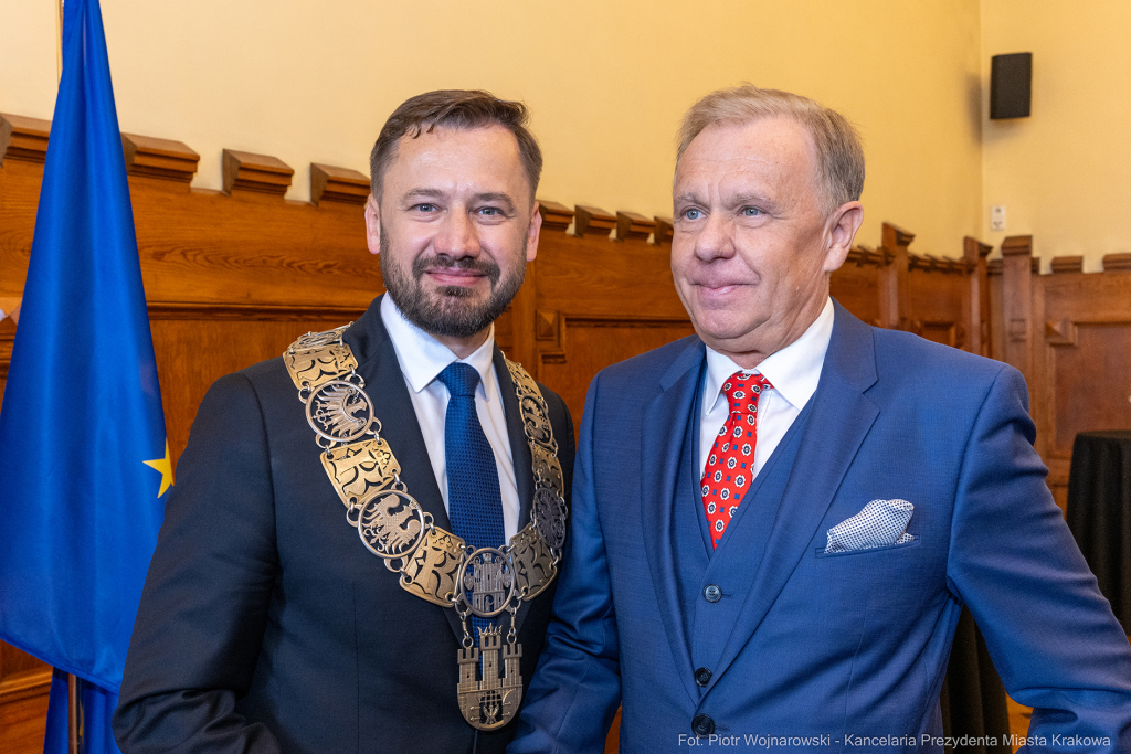 umk_0276.jpg-Aleksander Miszalski, gratulacje, prezydent, goście, zaprzysiężenie, ślubowanie  Autor: P. Wojnarowski