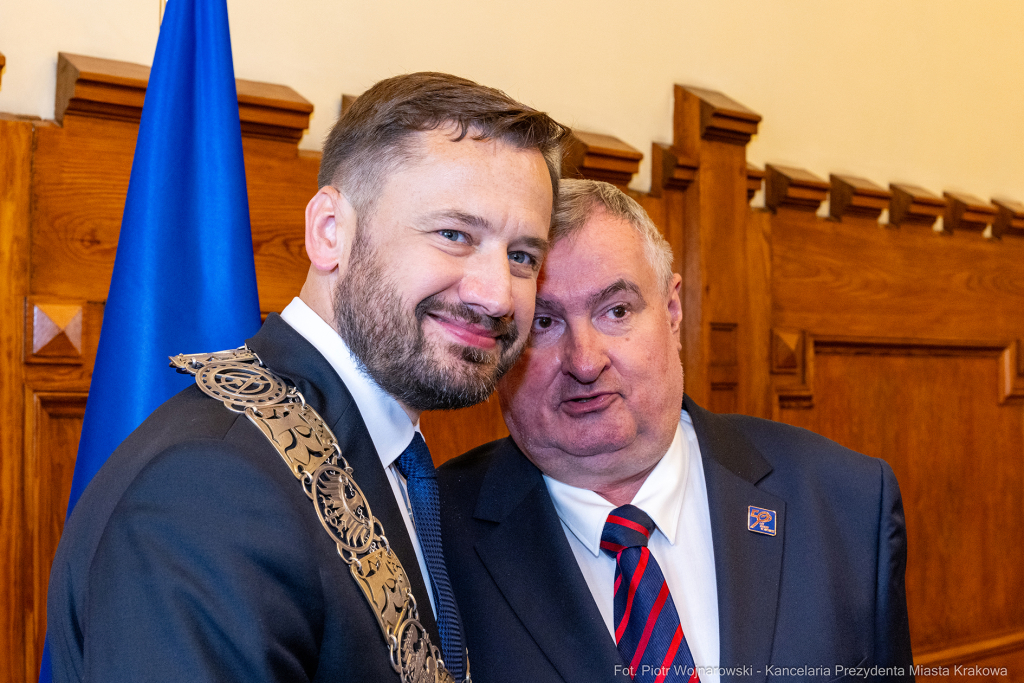 umk_0291.jpg-Aleksander Miszalski, gratulacje, prezydent, goście, zaprzysiężenie, ślubowanie  Autor: P. Wojnarowski