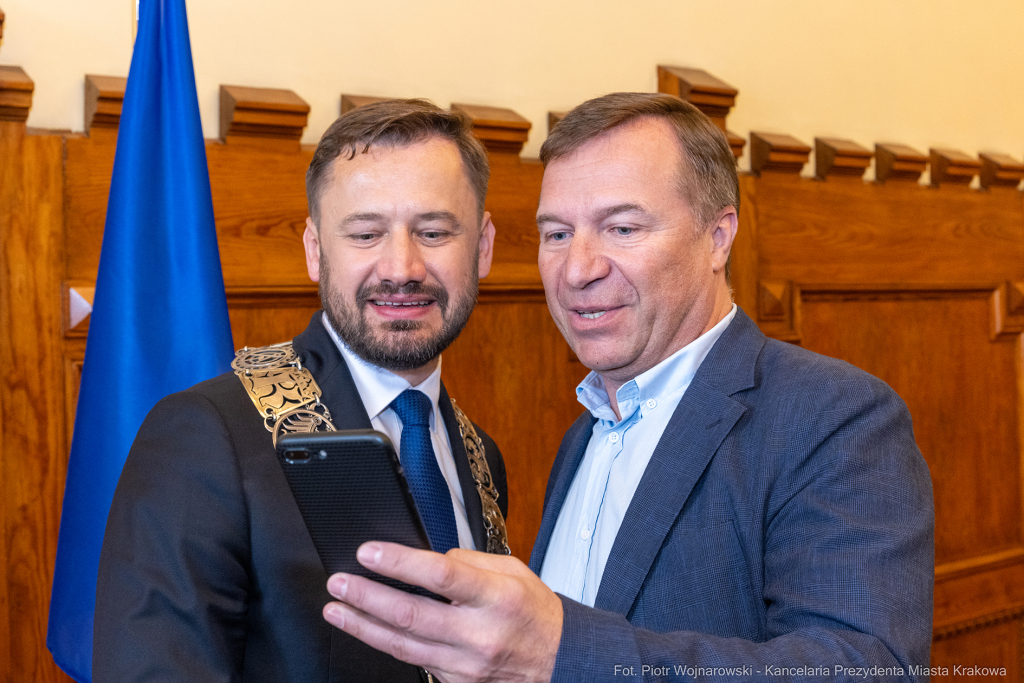 umk_0293.jpg-Aleksander Miszalski, gratulacje, prezydent, goście, zaprzysiężenie, ślubowanie  Autor: P. Wojnarowski