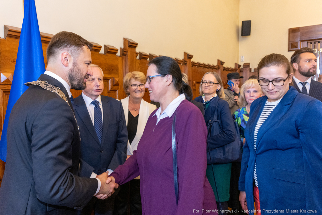 umk_0328.jpg-Aleksander Miszalski, gratulacje, prezydent, goście, zaprzysiężenie, ślubowanie  Autor: P. Wojnarowski
