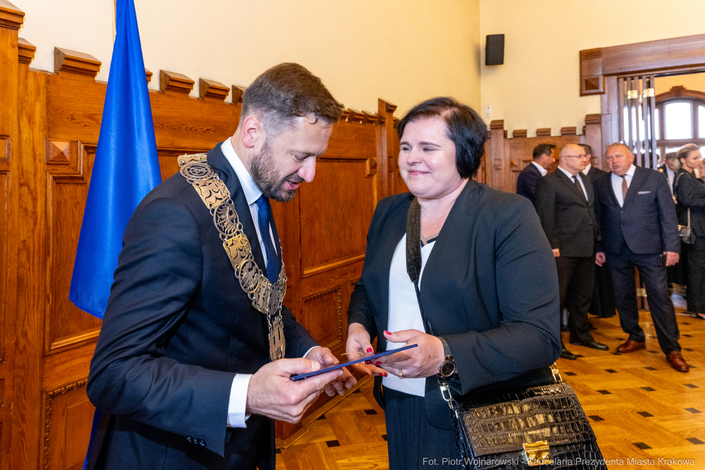 umk_0376.jpg-Aleksander Miszalski, gratulacje, prezydent, goście, zaprzysiężenie, ślubowanie  Autor: P. Wojnarowski