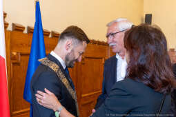 umk_0392.jpg-Aleksander Miszalski, gratulacje, prezydent, goście, zaprzysiężenie, ślubowanie