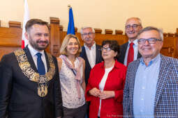 umk_0408.jpg-Aleksander Miszalski, gratulacje, prezydent, goście, zaprzysiężenie, ślubowanie