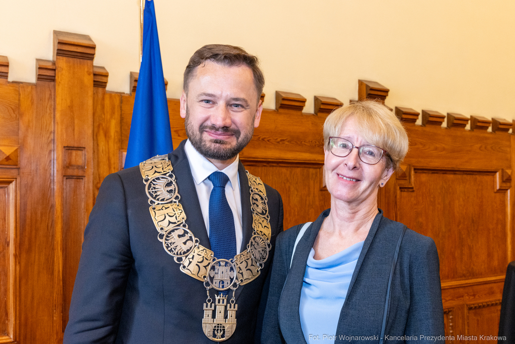 umk_0427.jpg-Aleksander Miszalski, gratulacje, prezydent, goście, zaprzysiężenie, ślubowanie  Autor: P. Wojnarowski