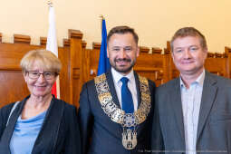 umk_0430.jpg-Aleksander Miszalski, gratulacje, prezydent, goście, zaprzysiężenie, ślubowanie