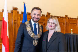 umk_0441.jpg-Aleksander Miszalski, gratulacje, prezydent, goście, zaprzysiężenie, ślubowanie