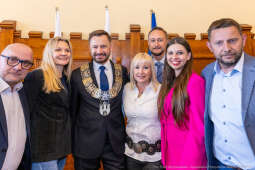 umk_0452.jpg-Aleksander Miszalski, gratulacje, prezydent, goście, zaprzysiężenie, ślubowanie