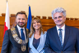 umk_0471.jpg-Aleksander Miszalski, gratulacje, prezydent, goście, zaprzysiężenie, ślubowanie