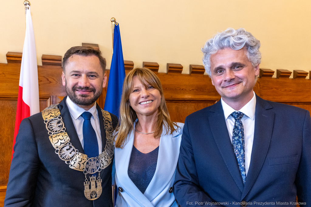 umk_0471.jpg-Aleksander Miszalski, gratulacje, prezydent, goście, zaprzysiężenie, ślubowanie  Autor: P. Wojnarowski