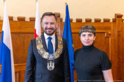 umk_0475.jpg-Aleksander Miszalski, gratulacje, prezydent, goście, zaprzysiężenie, ślubowanie