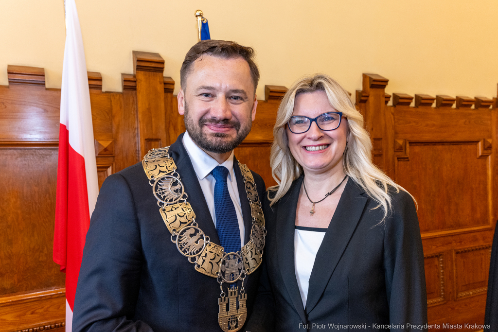 umk_0476.jpg-Aleksander Miszalski, gratulacje, prezydent, goście, zaprzysiężenie, ślubowanie  Autor: P. Wojnarowski